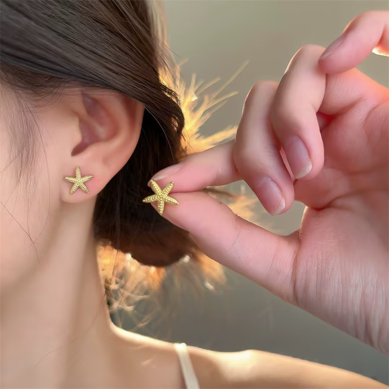 Street Fashion Photography - Fashionable And Trendy Starfish Earrings With