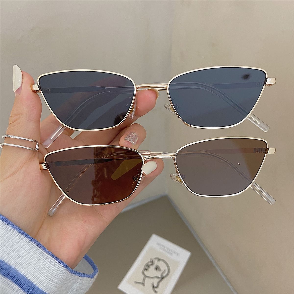 Street Fashion Photography - Fashionable Rhombus-Shaped Metal Sunglasses for Women,