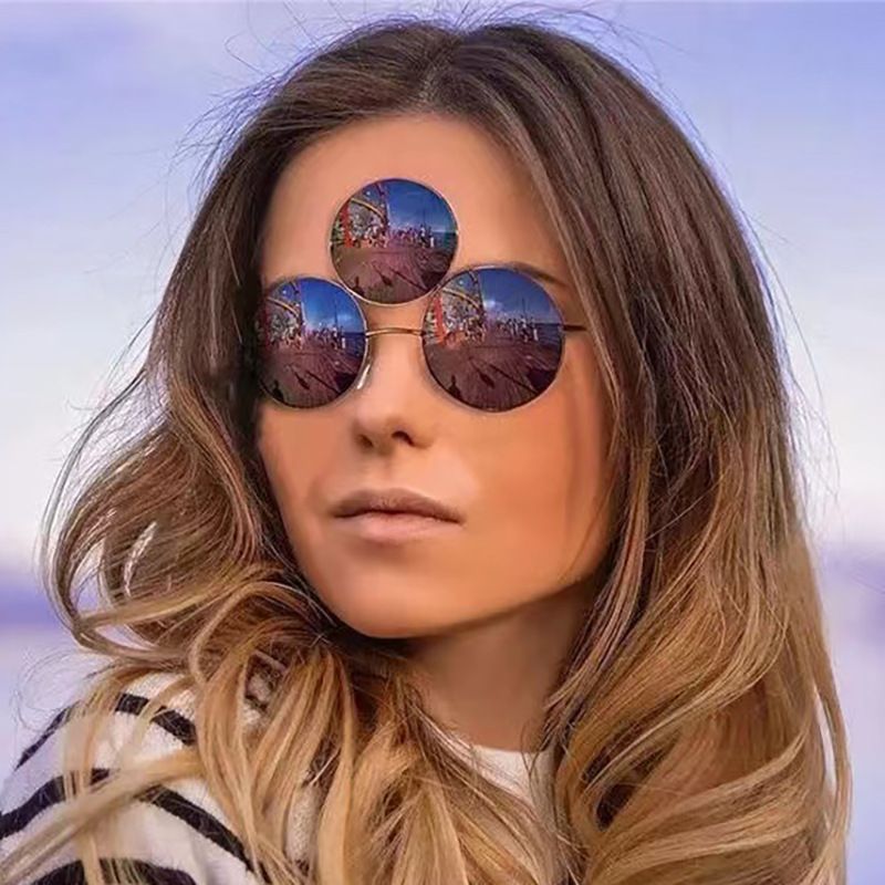 Retro Fashion Trend Three Eyed - Street Fashion Photography recension och pris