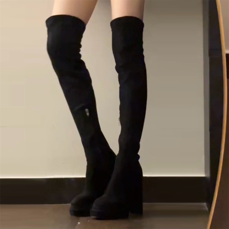 Nightclub Fashion Woman Thigh  - Street Fashion Rome recension och pris